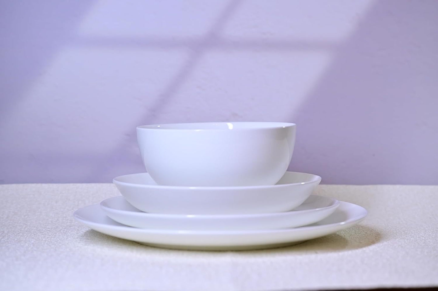 Lily Bone China Dinnerware Set - 16 Pieces Service for 4 (White)