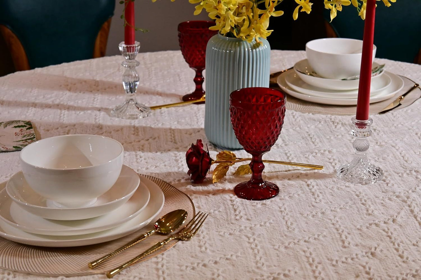 Lily Bone China Dinnerware Set - 16 Pieces Service for 4 (White)