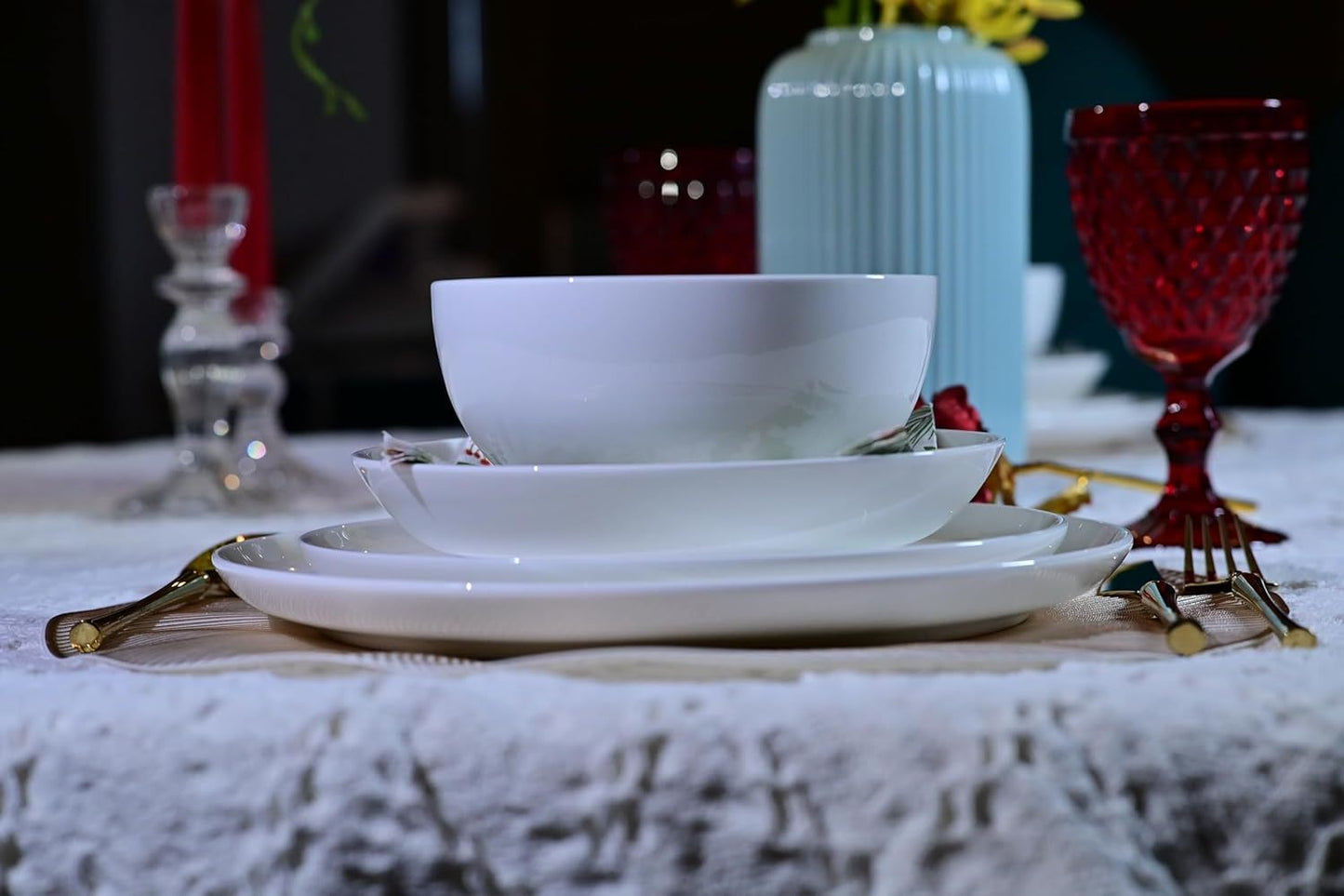 Lily Bone China Dinnerware Set - 16 Pieces Service for 4 (White)