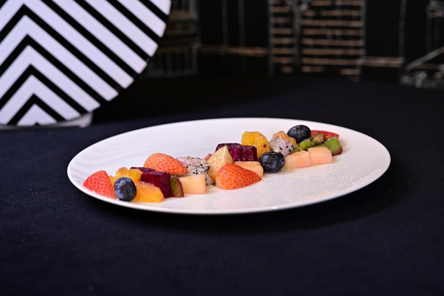 Lily Bone China Dinnerware Set - 16 Pieces Service for 4 (White)