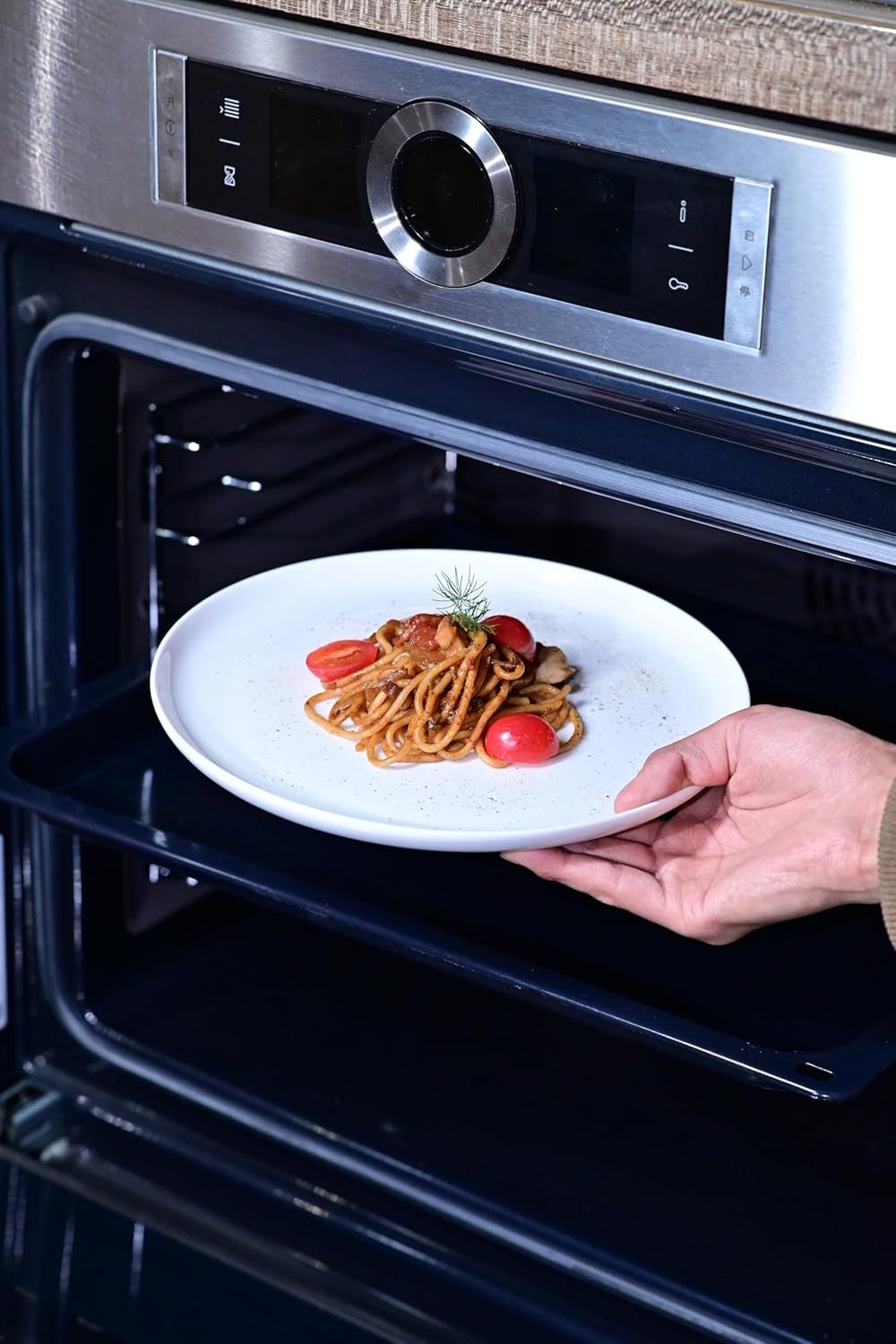 Lily Bone China Dinnerware Set - 16 Pieces Service for 4 (White)